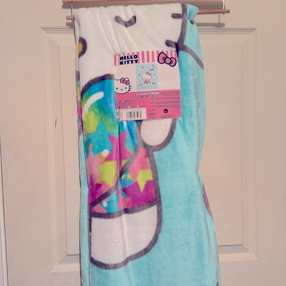 So cute hello kitty blanket.Nwt